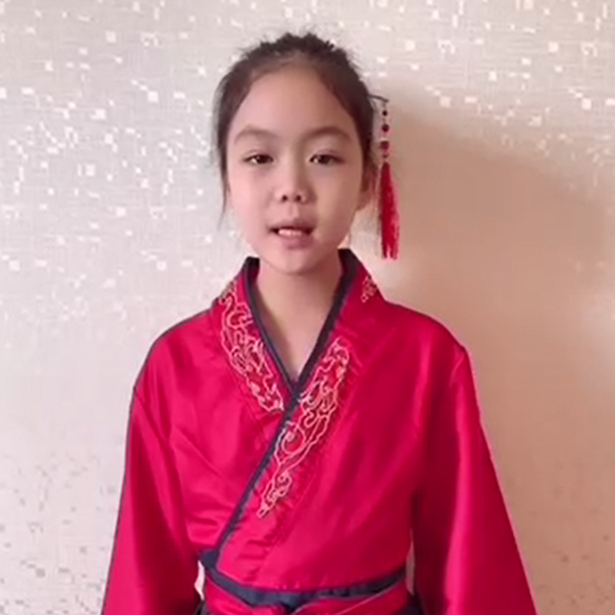 普通小学 张乐滢 &ldquo;我为祖国祈愿&rdquo;诗词朗诵作品.mp4